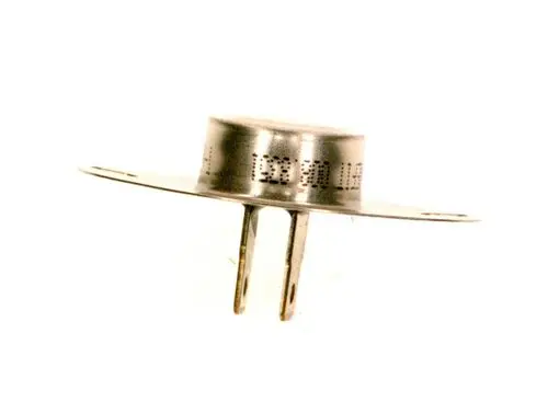 BOSCH Abgassensor mit einem runden Gehäuse und einem flachen Träger mit zwei Anschlüssen, der für die Messung von Abgaswerten in Fahrzeugen verwendet wird.